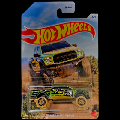 Hot Wheels '17 Ford F-150 Raptor Emerald Green Mud Runners 3/5