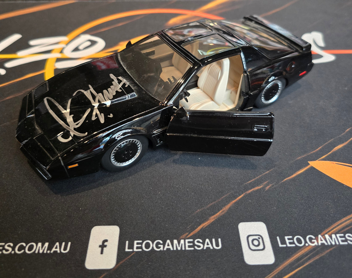 David Hasselhoff Autographed K.I.I.T Knight Rider Jada model car